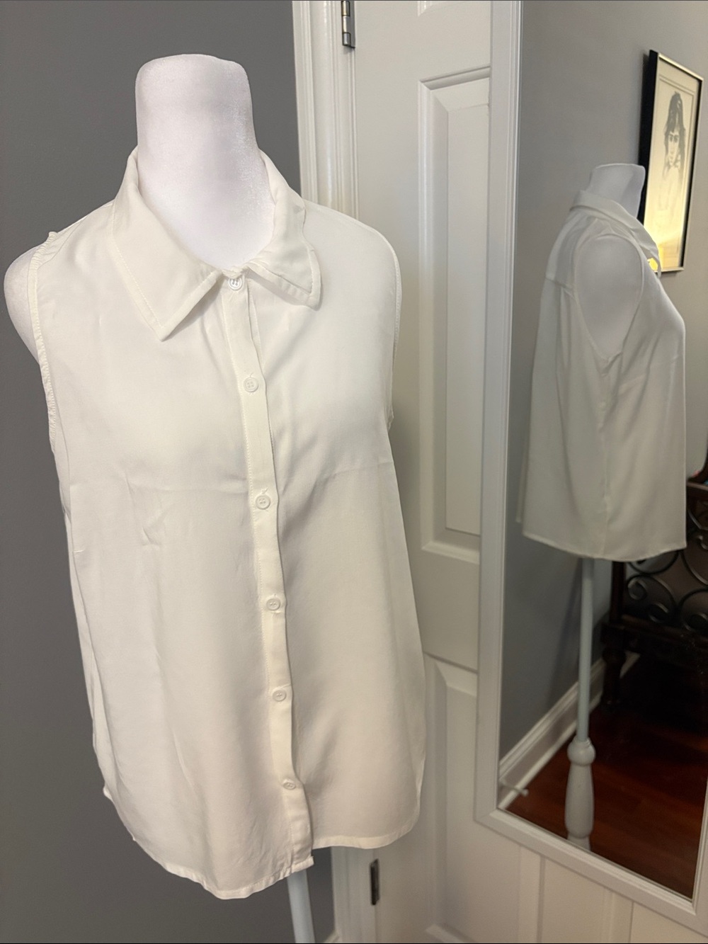Heart & Hips Sleeveless Collared Button Down Shirt